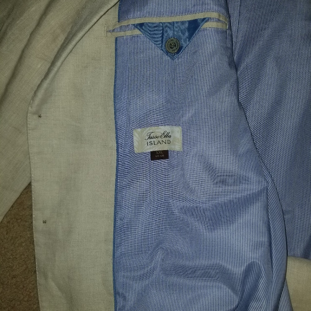 Suit - Picture 3 of 6
